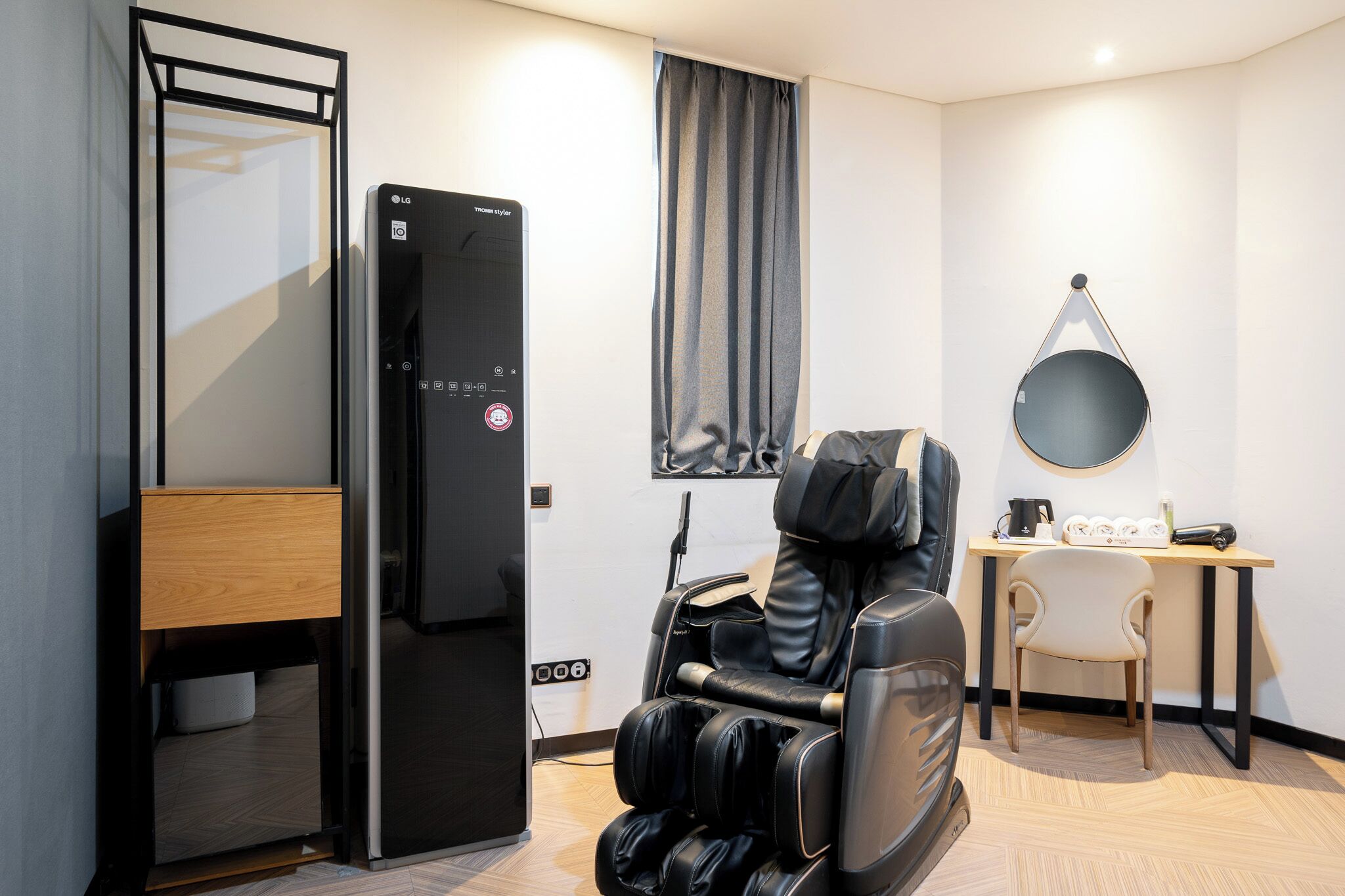 deluxe double room | down duvets, desk, blackout curtains, free wifi