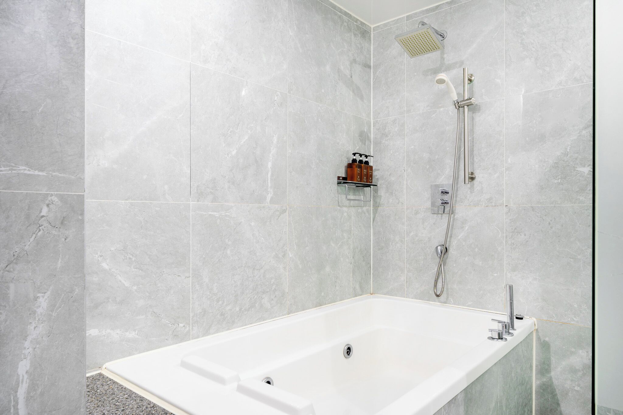 premium double room | bathroom | hair dryer, bathrobes, electronic bidet, heated floors