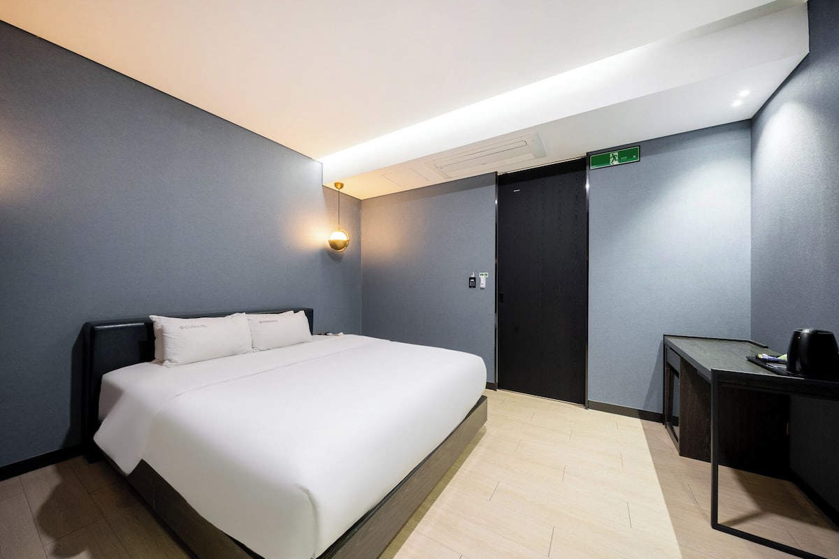 Outdoor Terrace Room
