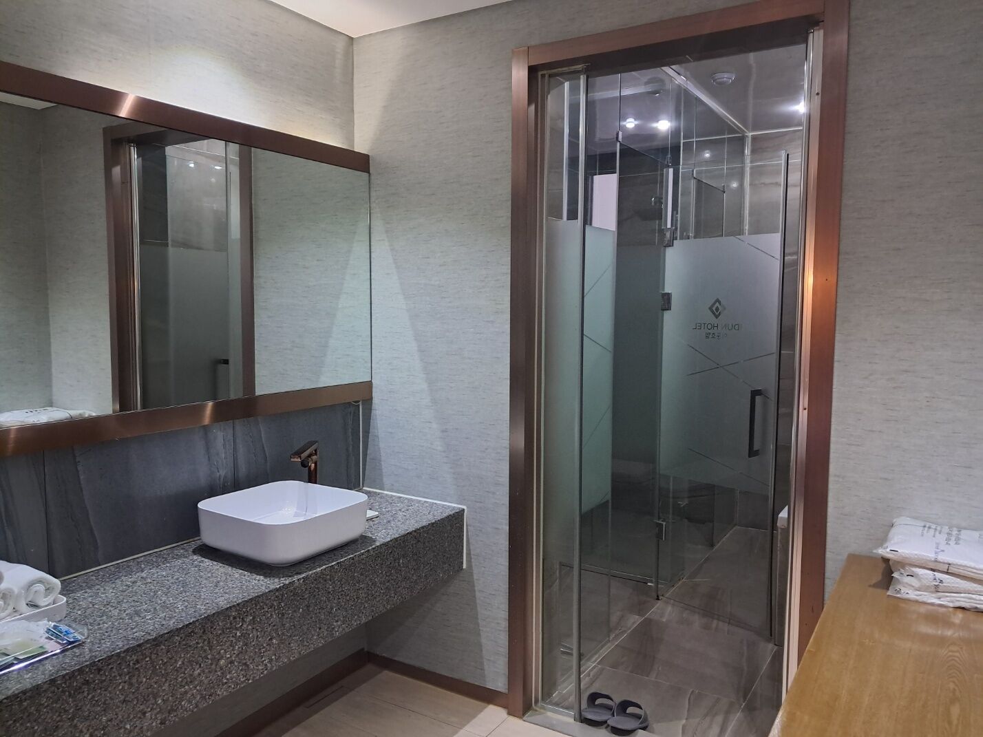 superior twin room | bathroom | hair dryer, bathrobes, electronic bidet, heated floors