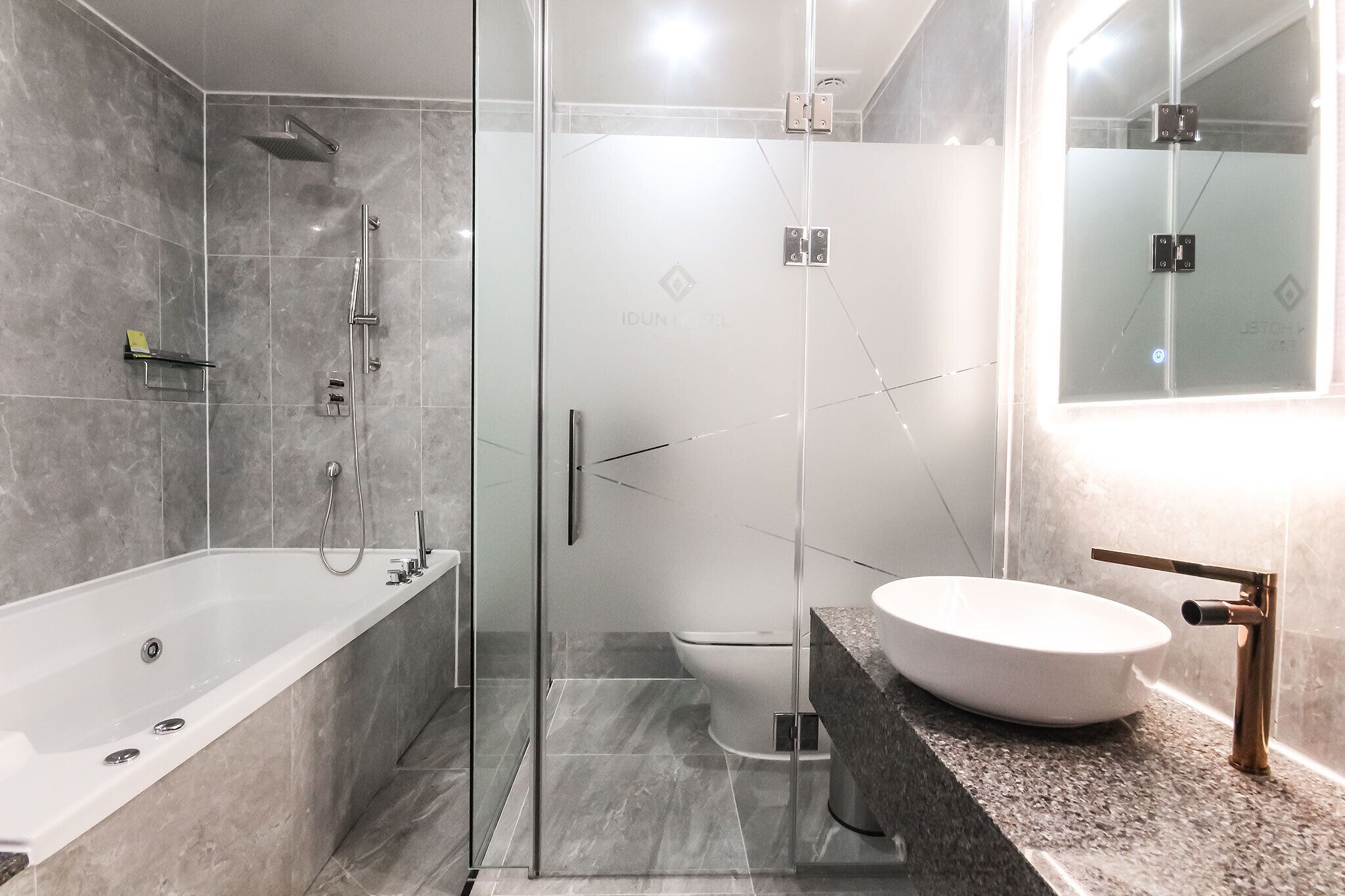 premium double room | bathroom | hair dryer, bathrobes, electronic bidet, heated floors