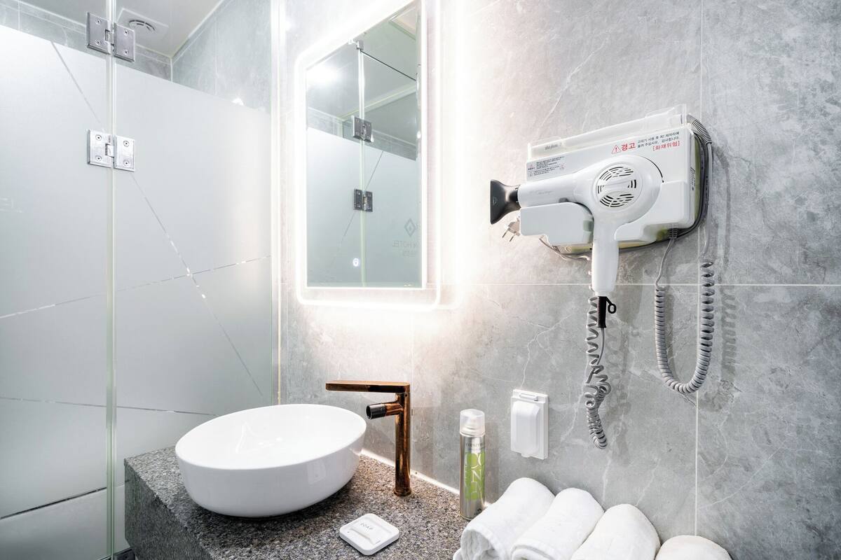 Premium Double Room | Bathroom