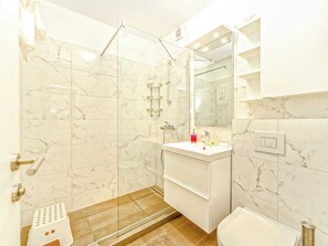 Villa | Bathroom