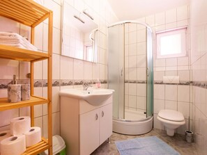 Apartment | Bathroom