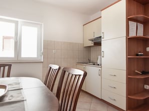 Apartment | Eigene Küche | Kühlschrank, Hochstuhl