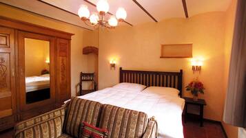 4 bedrooms, individually furnished, bed sheets