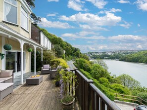 Balcony - Cozy Holiday Home in Morval With Private Garden (Looe)
