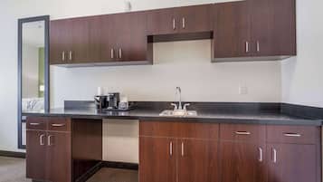 Suite, 1 King Bed, Accessible, Non Smoking (Efficiency) | Premium bedding, desk, blackout curtains, iron/ironing board