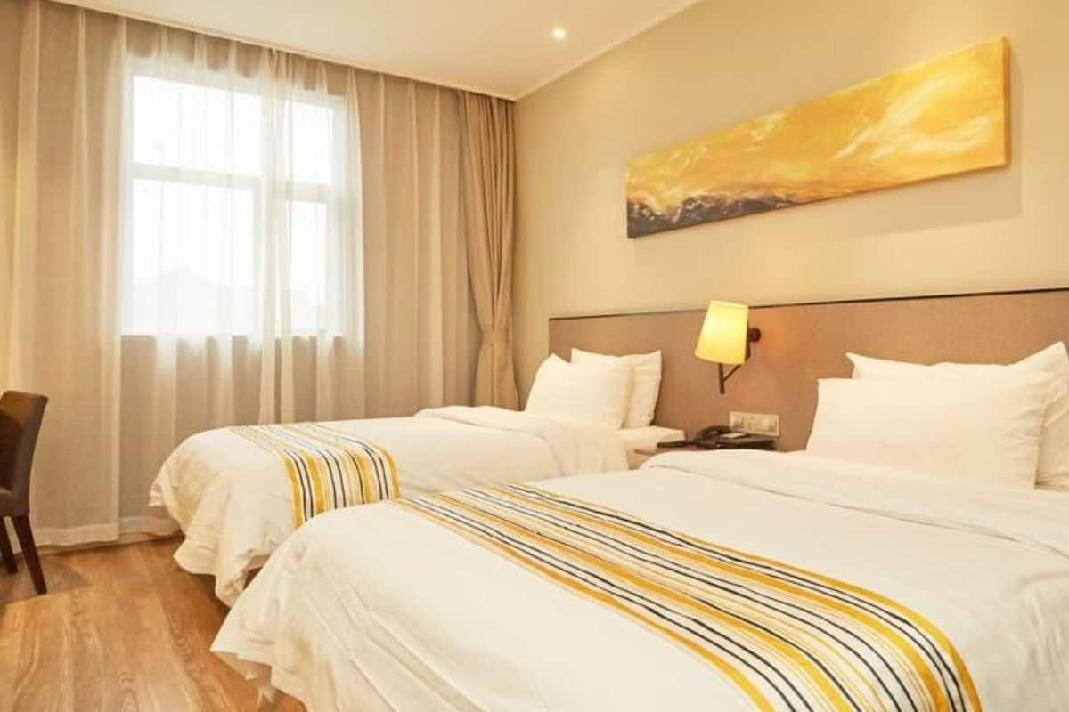exclusive twin room | desk, blackout curtains, iron/ironing board, free wifi