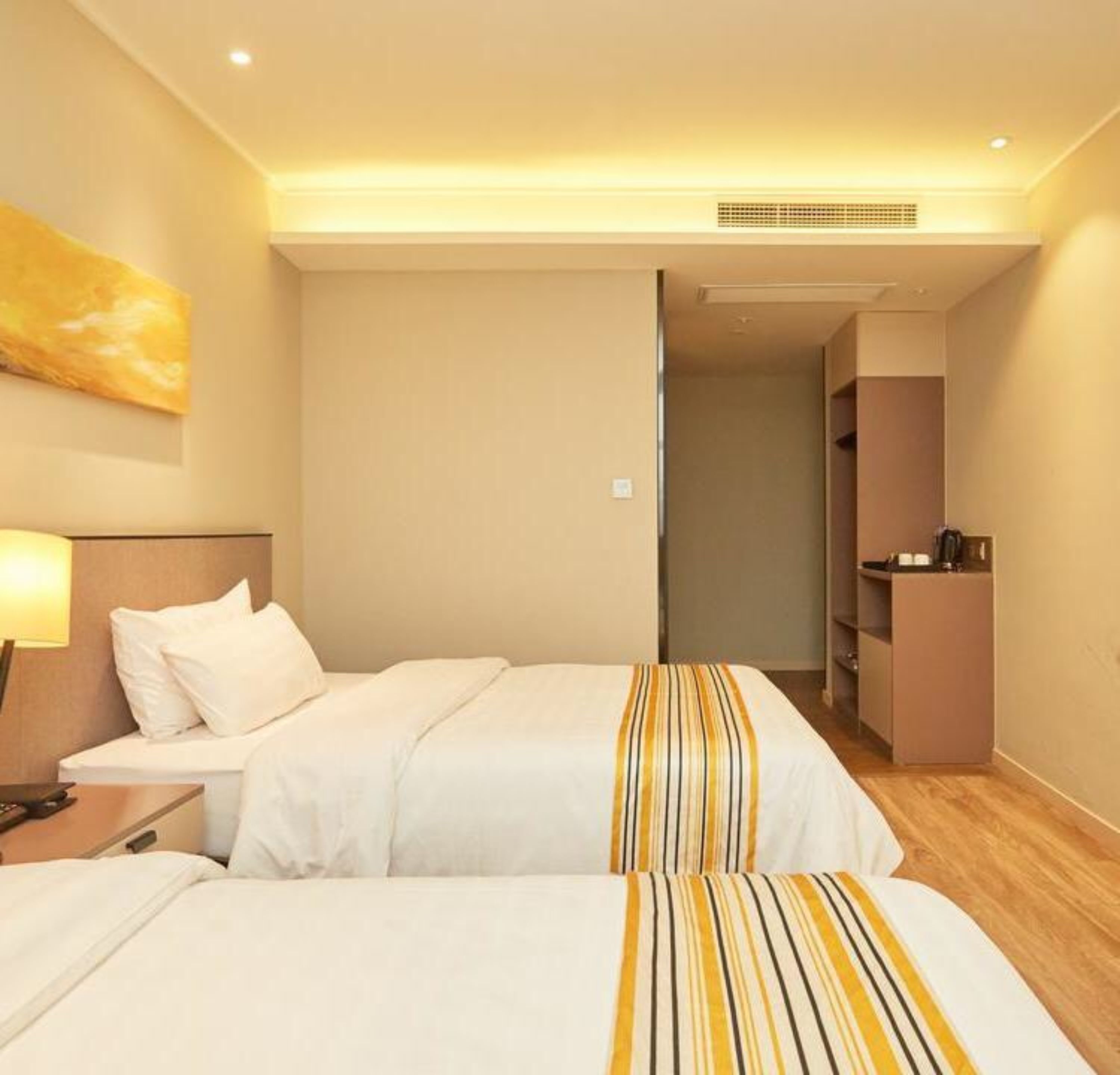 exclusive twin room | desk, blackout curtains, iron/ironing board, free wifi