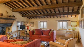 House | Living area - Scenic Stay in Spoleto (Spoleto)