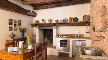 House | Private kitchen | Cookware/dishes/utensils