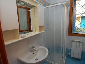 Apartment | Bathroom | Shower