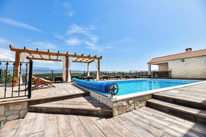 Outdoor pool, a heated pool - Apartments Lucija (Novigrad)