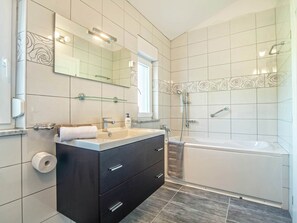 Villa | Bathroom