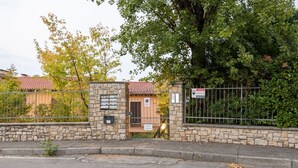 Reception - Beautiful Cottage in the Vineyard With Shared Pool (Polpenazze del Garda)