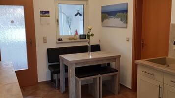 Apartemen | Dapur pribadi | Kursi makan untuk bayi