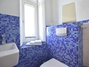 Apartment | Bathroom - Cozy Apartment in Stove With Terrace (Boiensdorf)