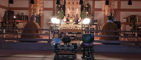 Bar (trong khuôn viên)