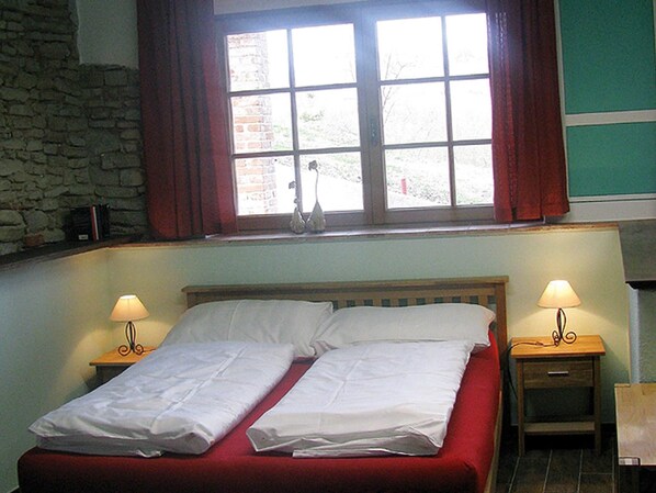 House | 1 bedroom, individually furnished, bed sheets - Studio in Bastia Mondovi With Pool and Winery (Bastia Mondovì)