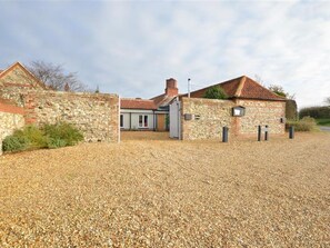 Exterior - Lovely Holiday Home in Docking near Beach (King's Lynn)