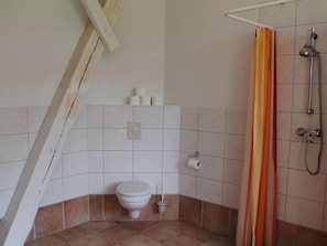 Apartment | Bathroom - Charmante Wohnung mit Garten in Blowatz (Blowatz)