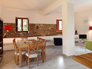 Villa | Dining - Detached Villa in an Excellent Location Near the Sea (Patti)