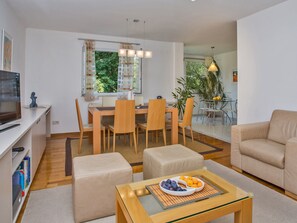 Dining - Spacious and Modern 1st Floor Apartment With Private Garage, Wi-fi (Dubrovnik)