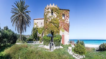 Villa | Exterior