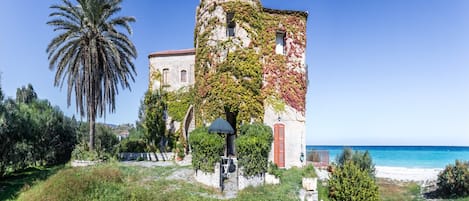 Villa | Exterior