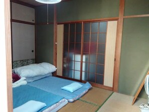 Nhà (Private Vacation Home) | Bàn 