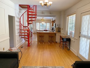 المنشأة من الداخل