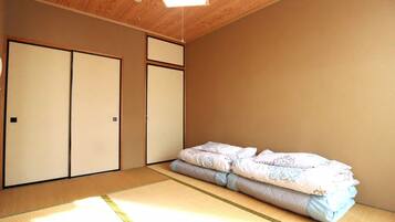 Apartment 101 | Desk, free WiFi