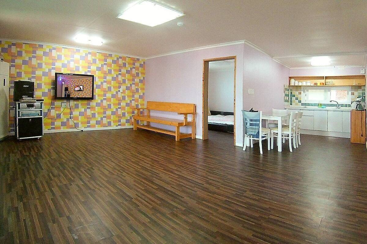Group Room A | Aire de séjour | Téléviseur à écran plat