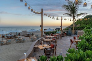 3 restaurants; breakfast, lunch, and dinner served