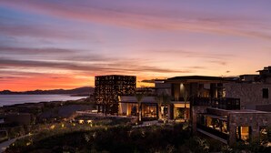 A modern hotel with a rooftop terrace, a pool, and a view of the sunset over the ocean. - Zadun Los Cabos, a Ritz-Carlton Reserve Residence (San José del Cabo)