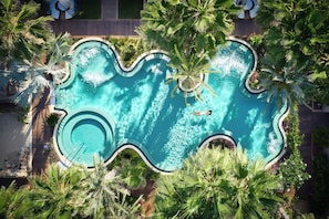 4 outdoor pools, free pool cabanas, pool umbrellas