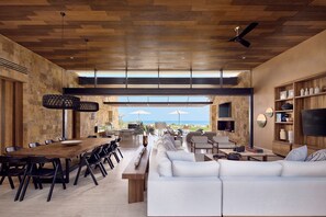 Ropa de cama de alta calidad, colchones con efecto memoria y minibar