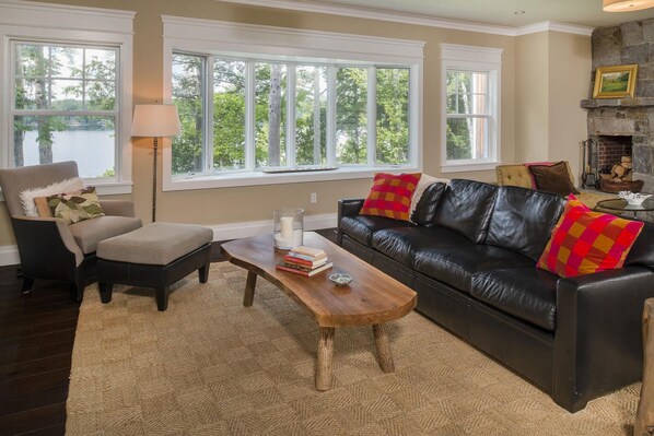 Smart TV, chimenea, reproductor de DVD y tenis de mesa 