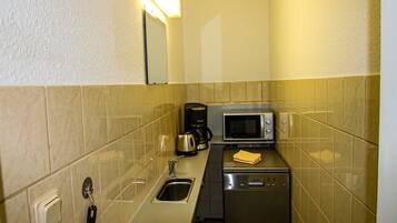 Réfrigérateur, micro-ondes, lave-vaisselle, bouilloire électrique