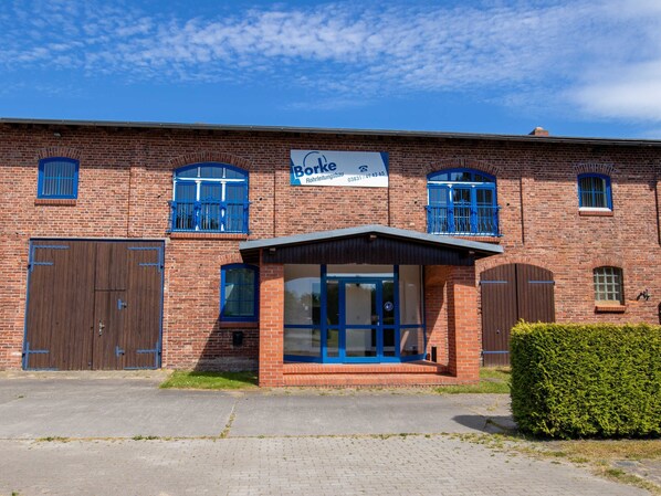 A brick building with a sign reading "Borke's".