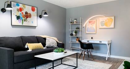 Stylish, New & Clean 1b apt w/ King Bed+Pool+Gym+Parking