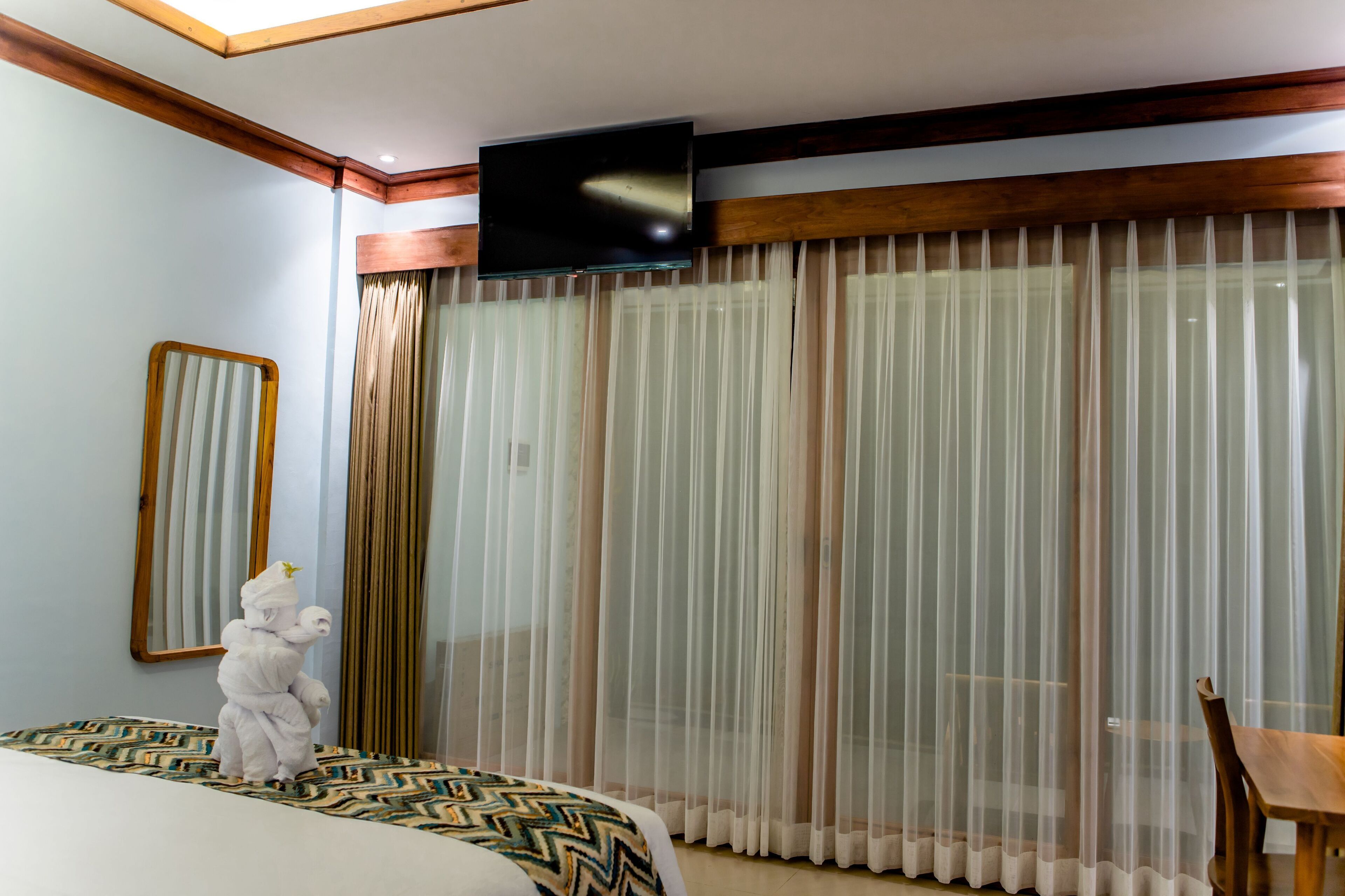 Grand Deluxe Beachfront Lower Floor | Premium bedding, individually decorated, individually furnished, desk