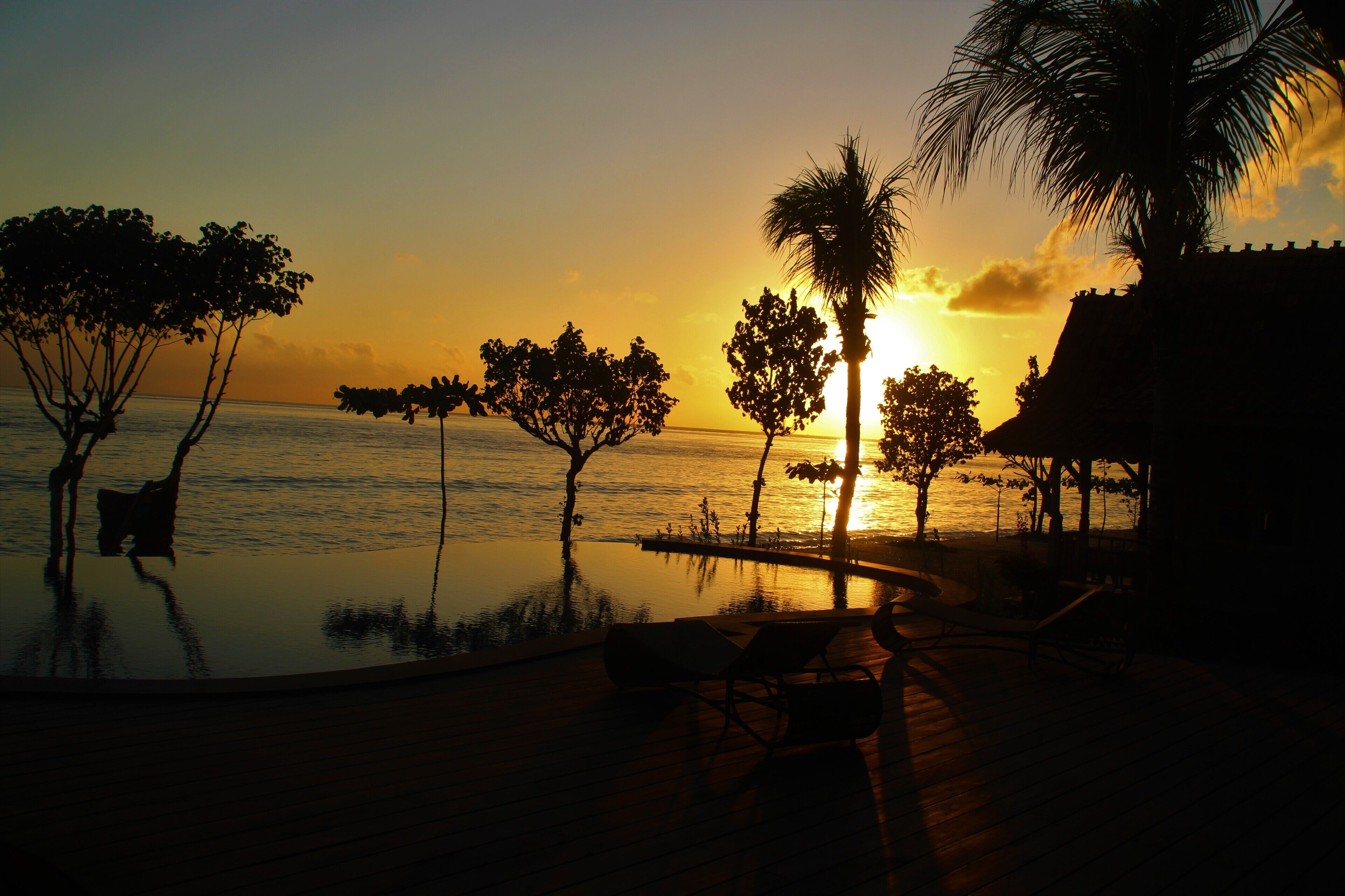 On the beach, white sand, sun-loungers, beach towels
