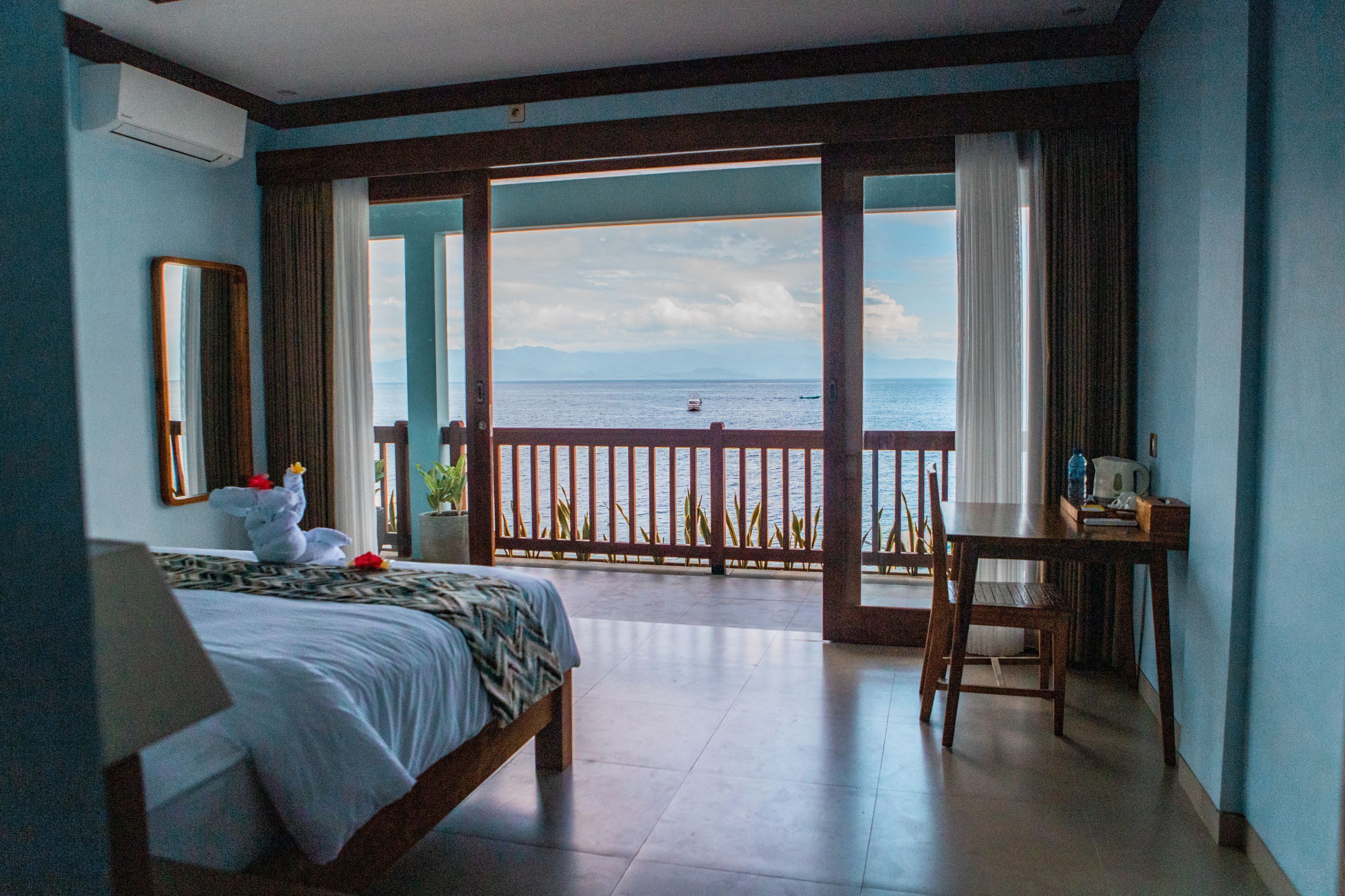 Grand Deluxe Beachfront Upper Floor | Premium bedding, individually decorated, individually furnished, desk