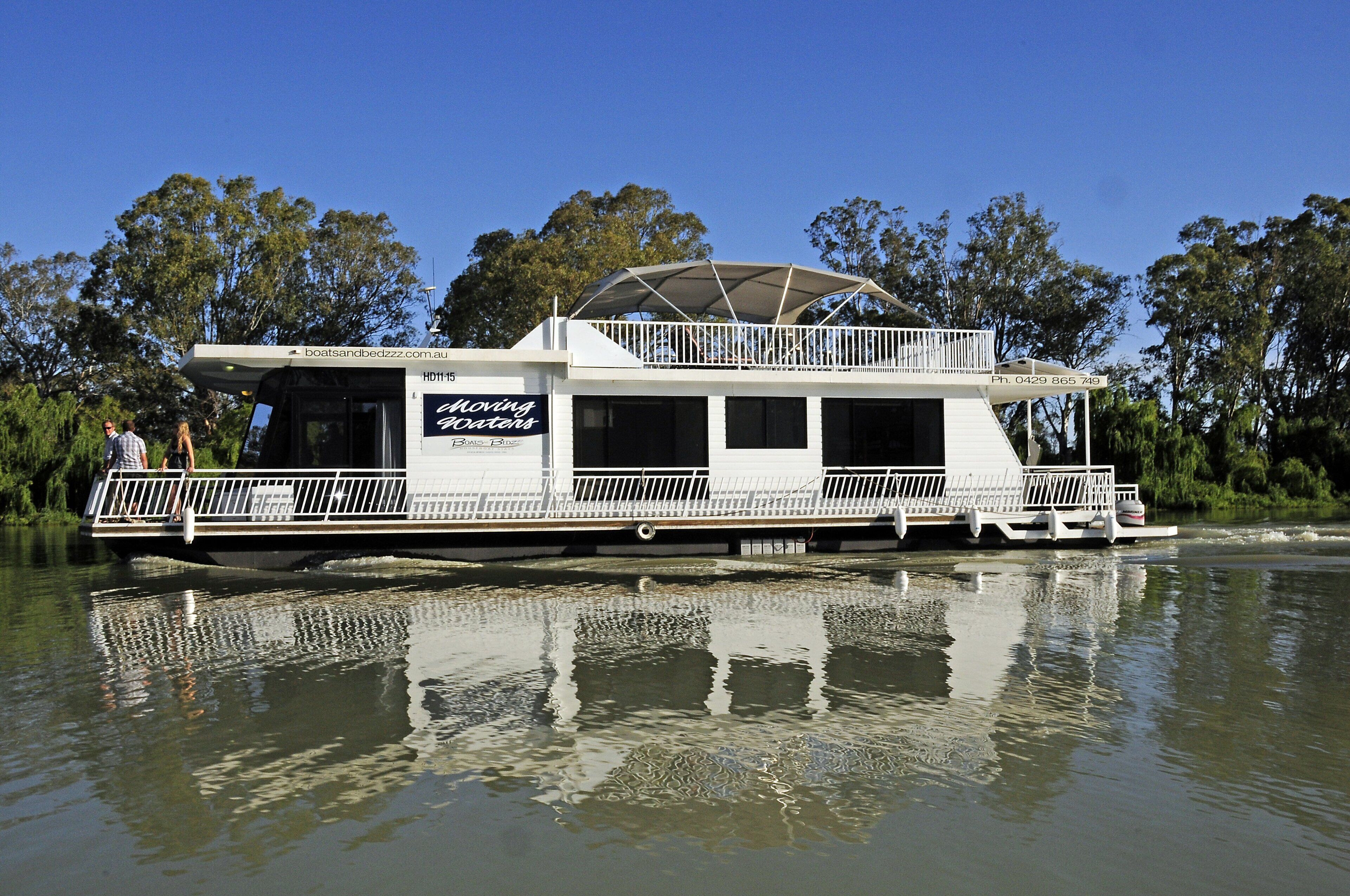 Moving Waters houseboat -moored accommodation — image 4