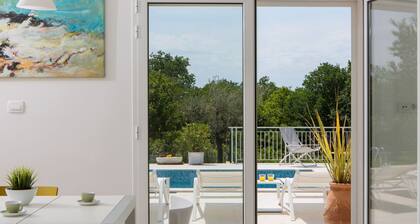 Peaceful Villa in Stanisovi With sea View