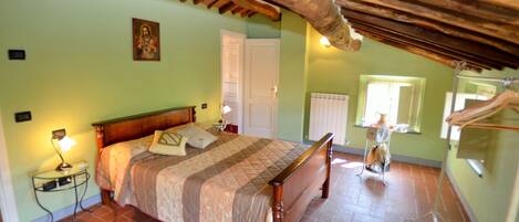 Hus | 2 soverom, individuelt innredet, strykejern/-brett og sengetøy