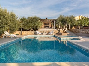 Hus | Pool | Indendørs pool, udendørs pool