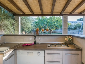 House | Private kitchen | Fridge, microwave, oven, dishwasher